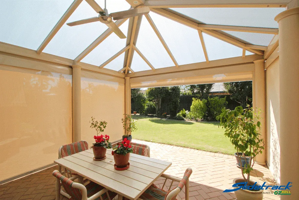 Slidetrack blind enclosing an alfresco area